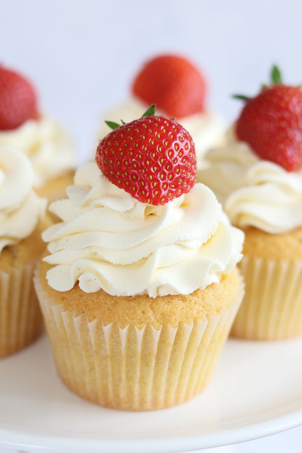 Vanilla-Cupcakes With Strawberries