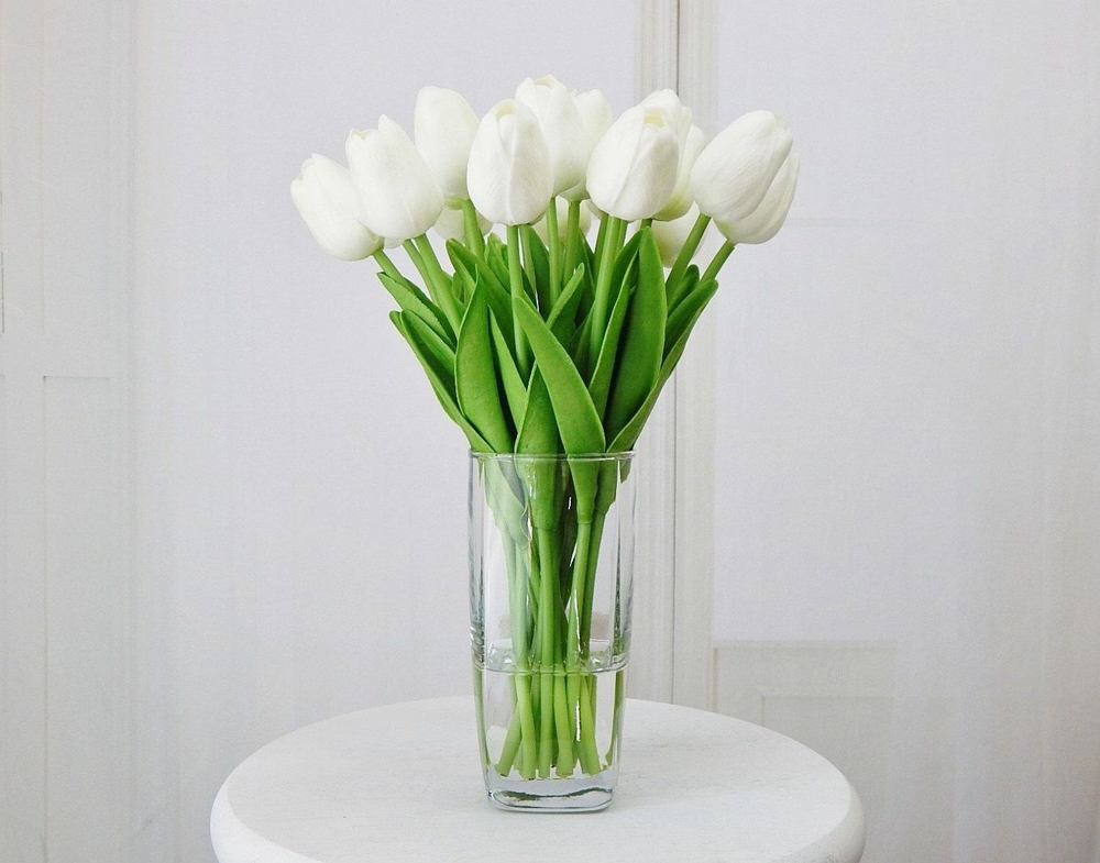 Vase with 10 Stems of White Tulips