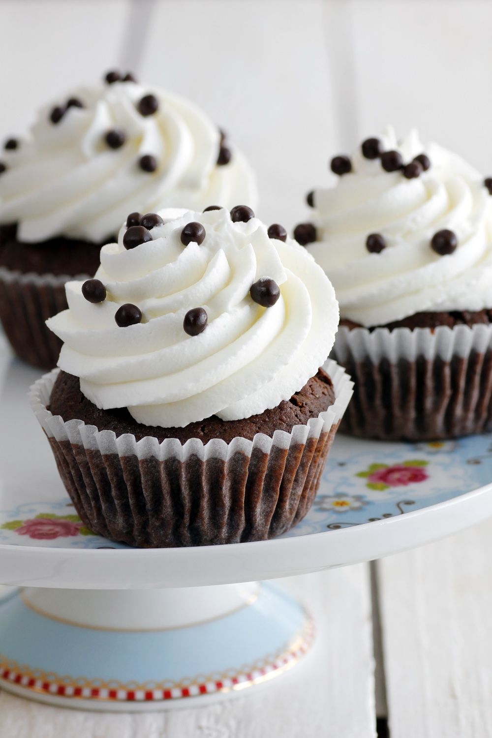 Chocolate And Cream Cupcakes 