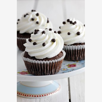 Chocolate And Cream Cupcakes 