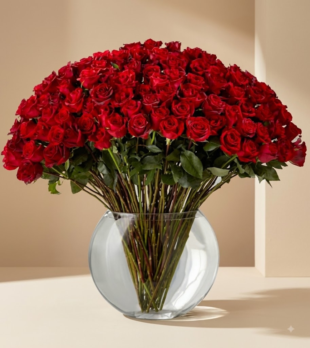 100 Red Roses in a Vase